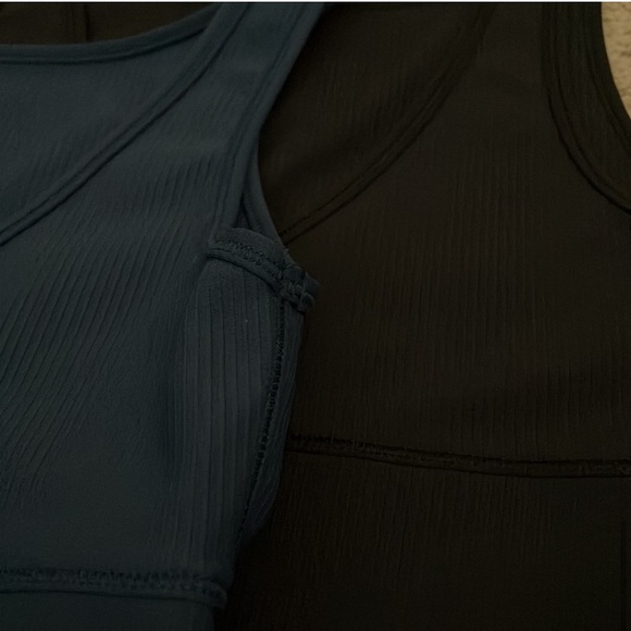 Reversible Blue and Black Workout Tank Tops, bundle of two - Picture 4 of 5